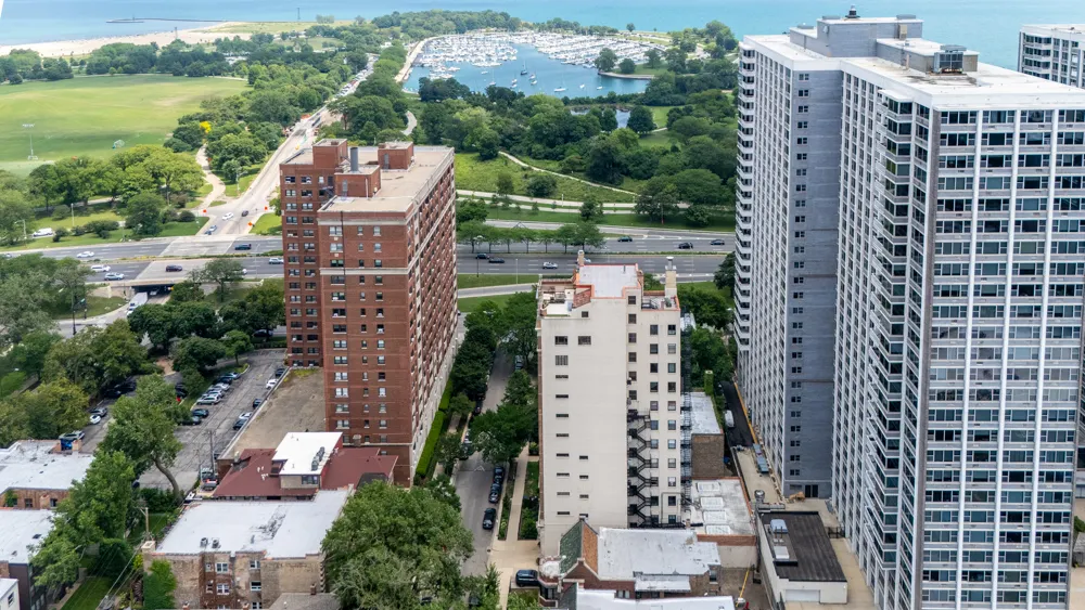 707 W Junior Terrace 12 IL