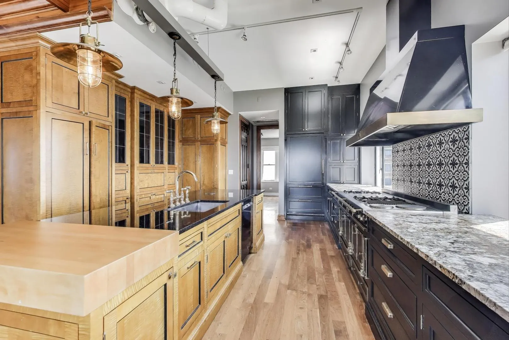 707 W Junior Terrace 12 IL