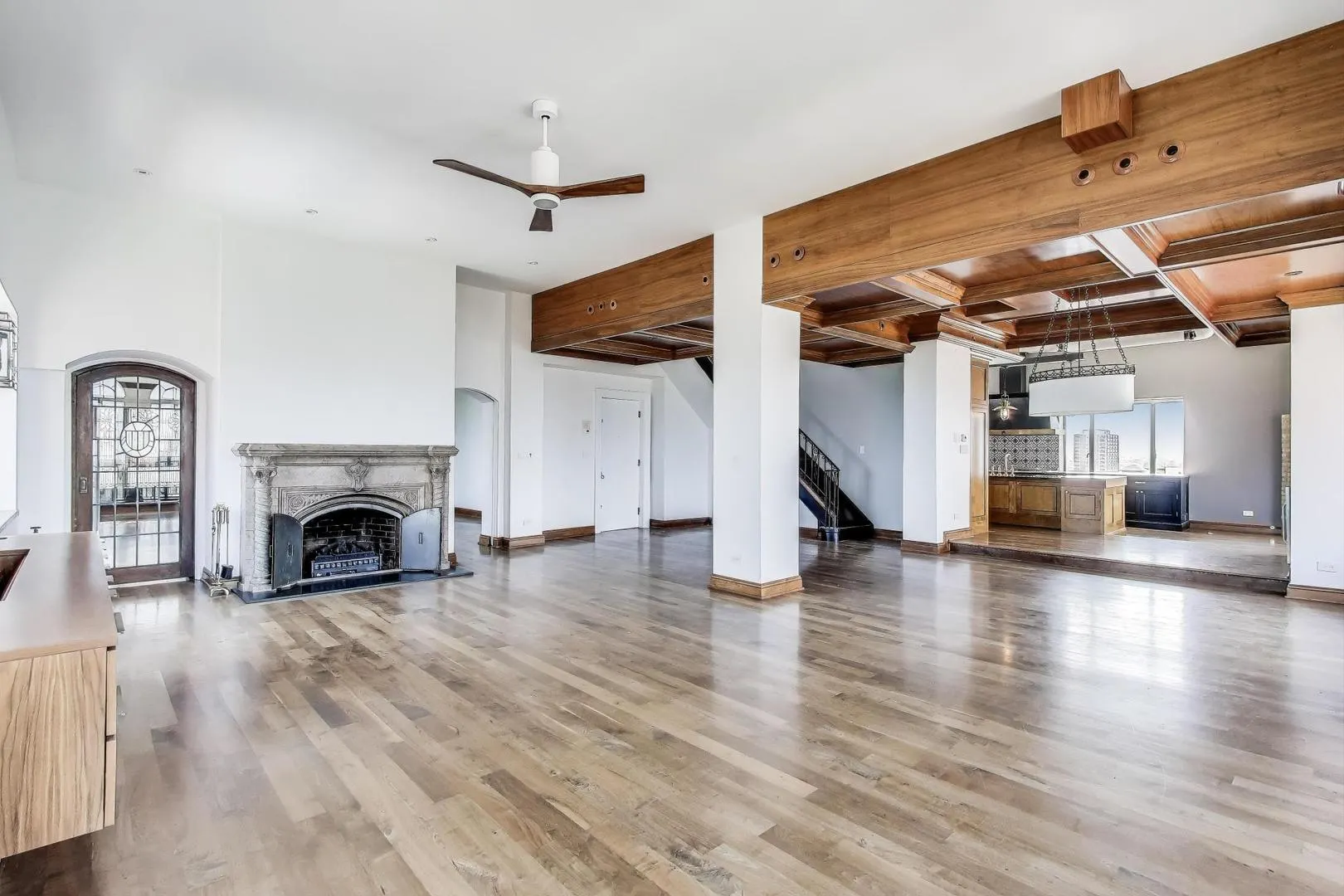 707 W Junior Terrace 12 IL