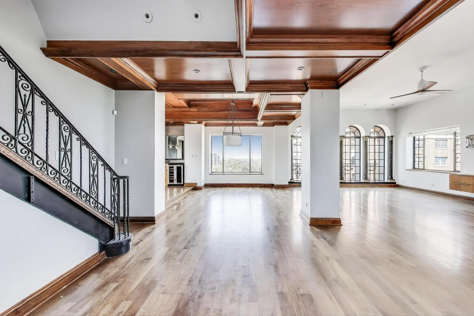 707 W Junior Terrace 12 IL