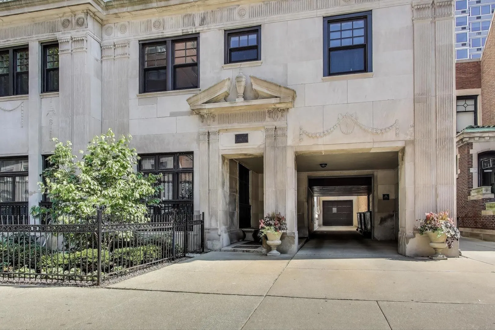 707 W Junior Terrace 12 IL