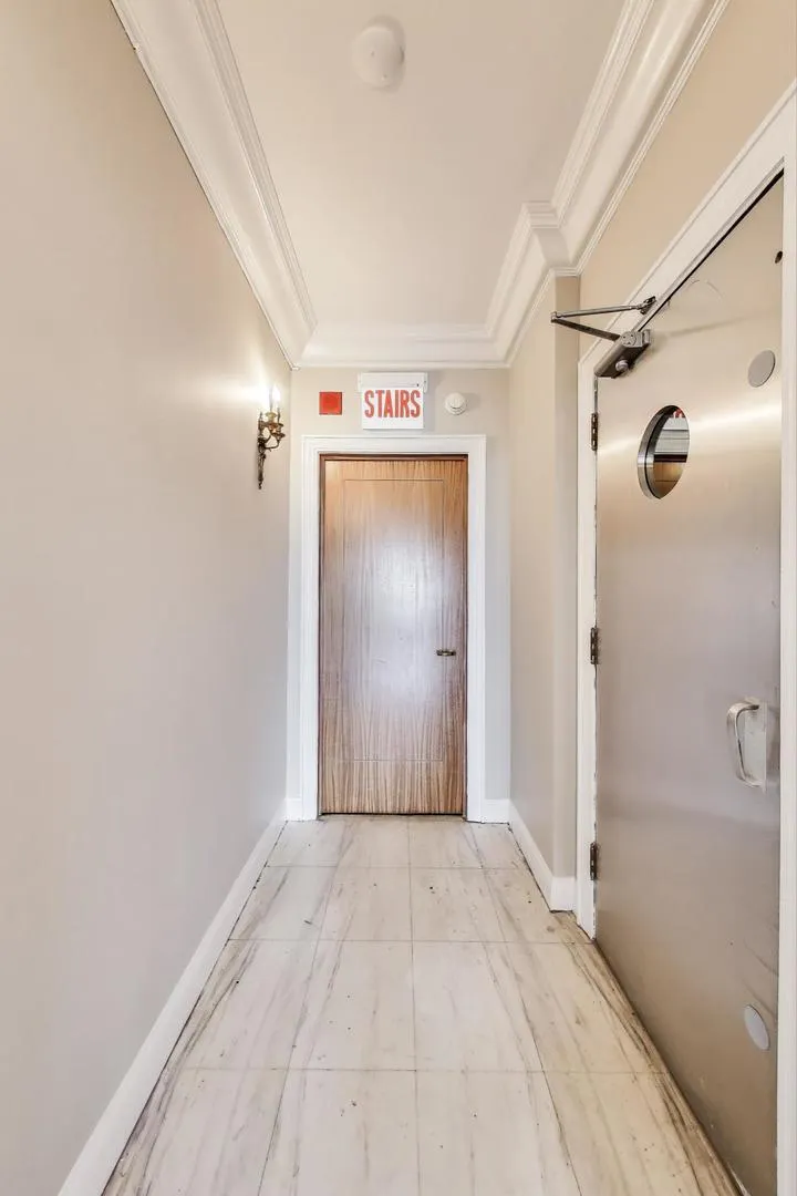 707 W Junior Terrace 12 IL