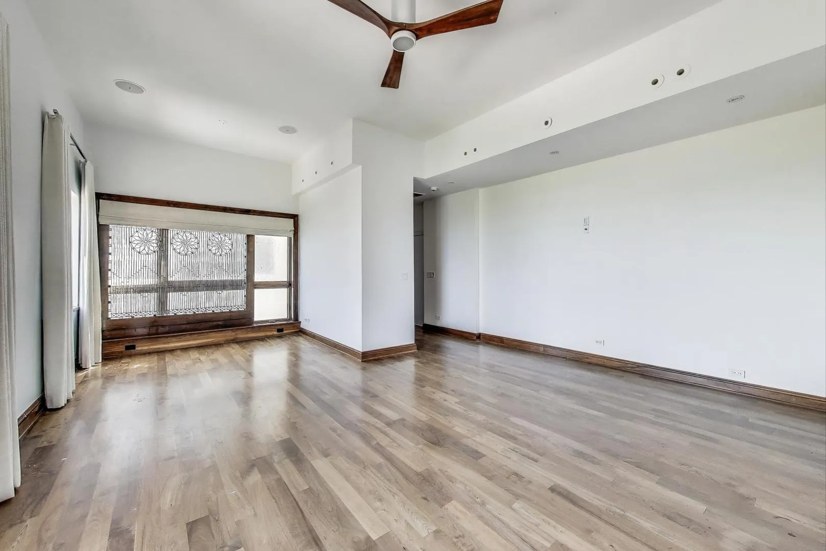707 W Junior Terrace 12 IL