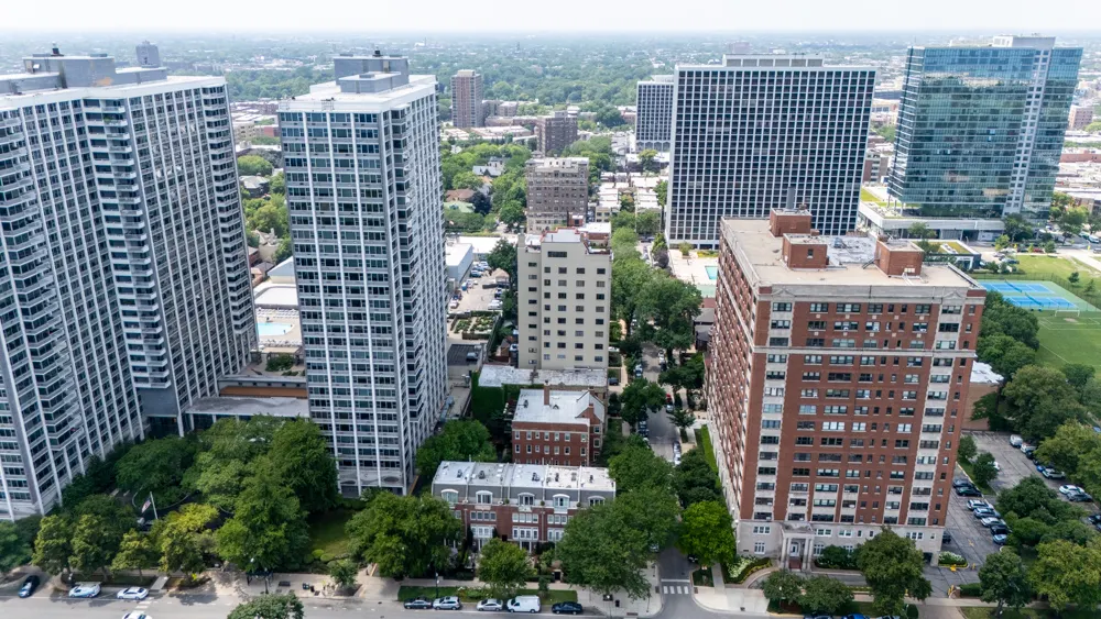 707 W Junior Terrace 12 IL