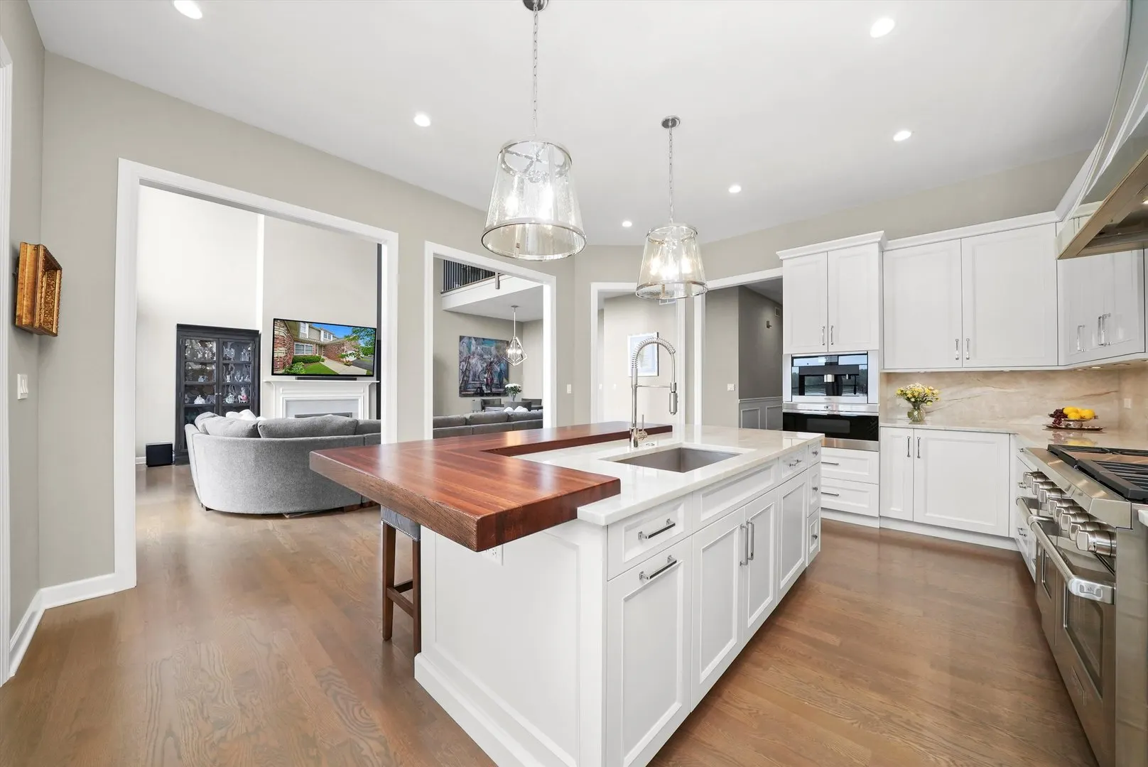 1022 W Bogey Lane IL