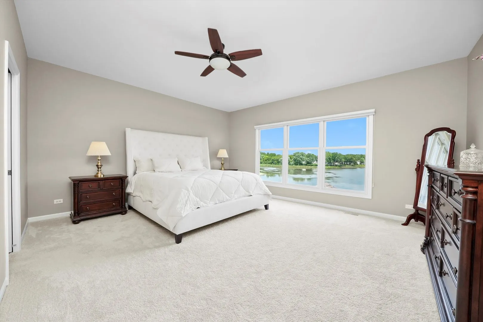 1022 W Bogey Lane IL