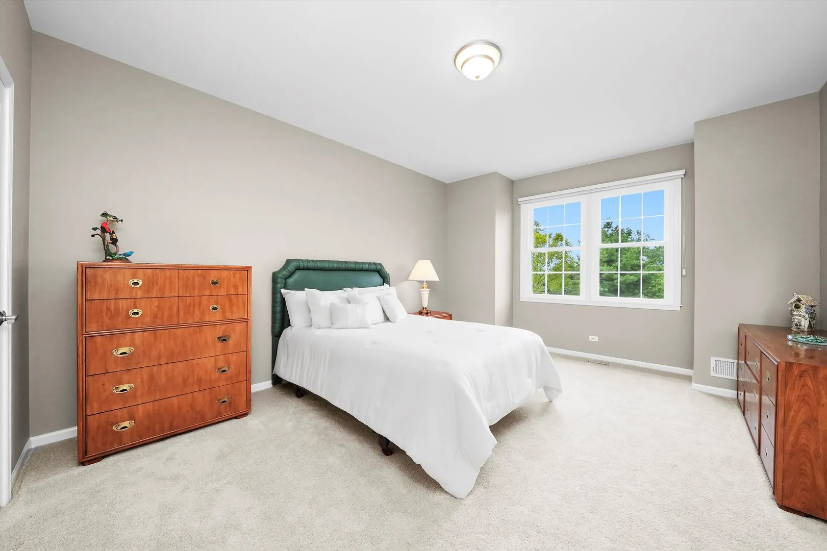 1022 W Bogey Lane IL