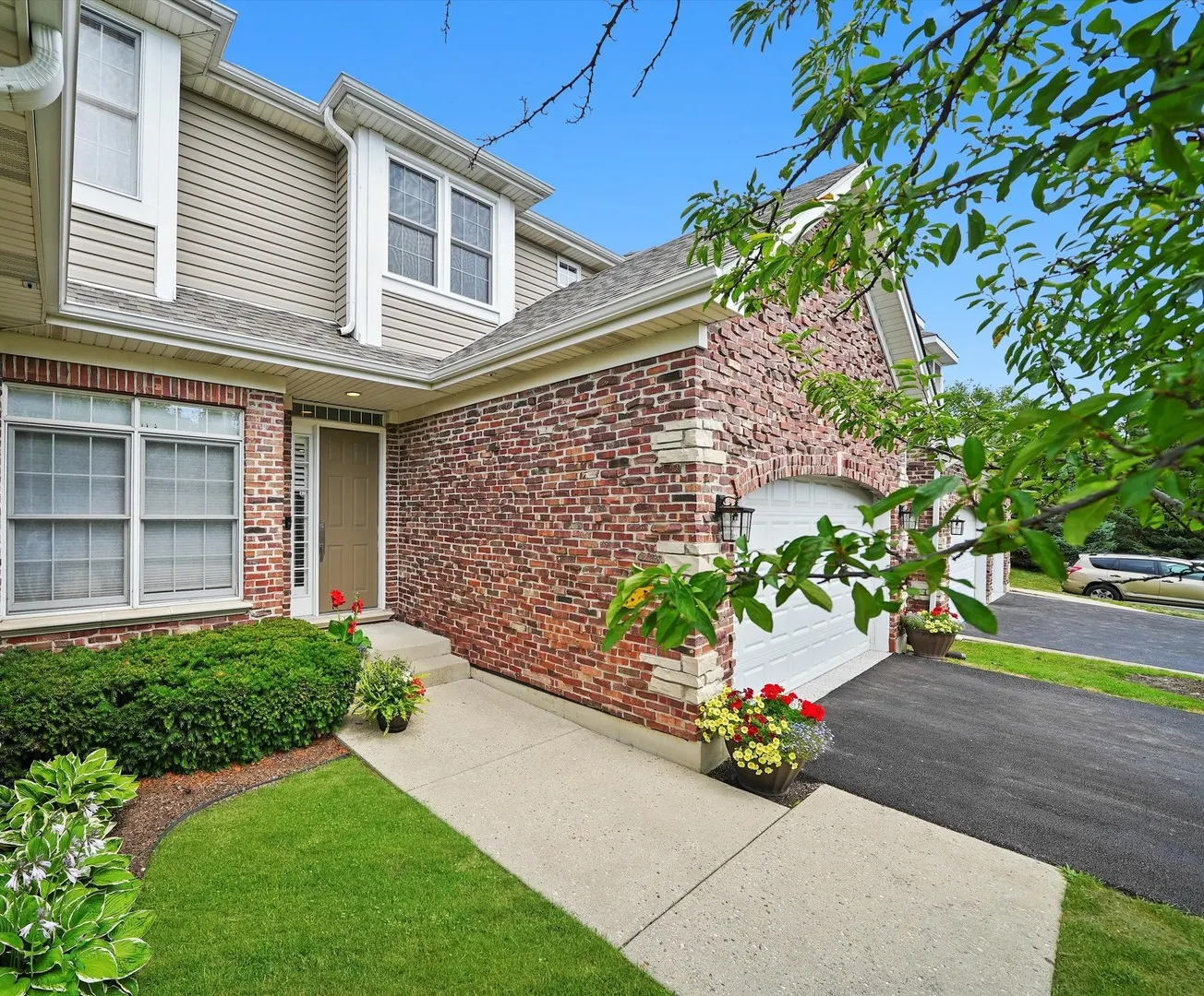 1022 W Bogey Lane IL