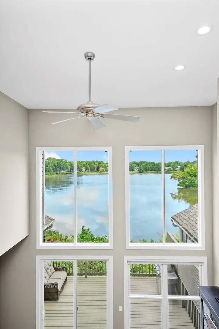 1022 W Bogey Lane IL