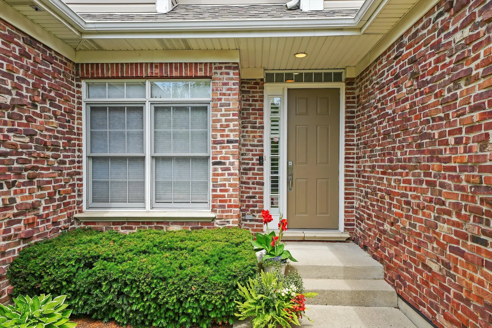 1022 W Bogey Lane IL