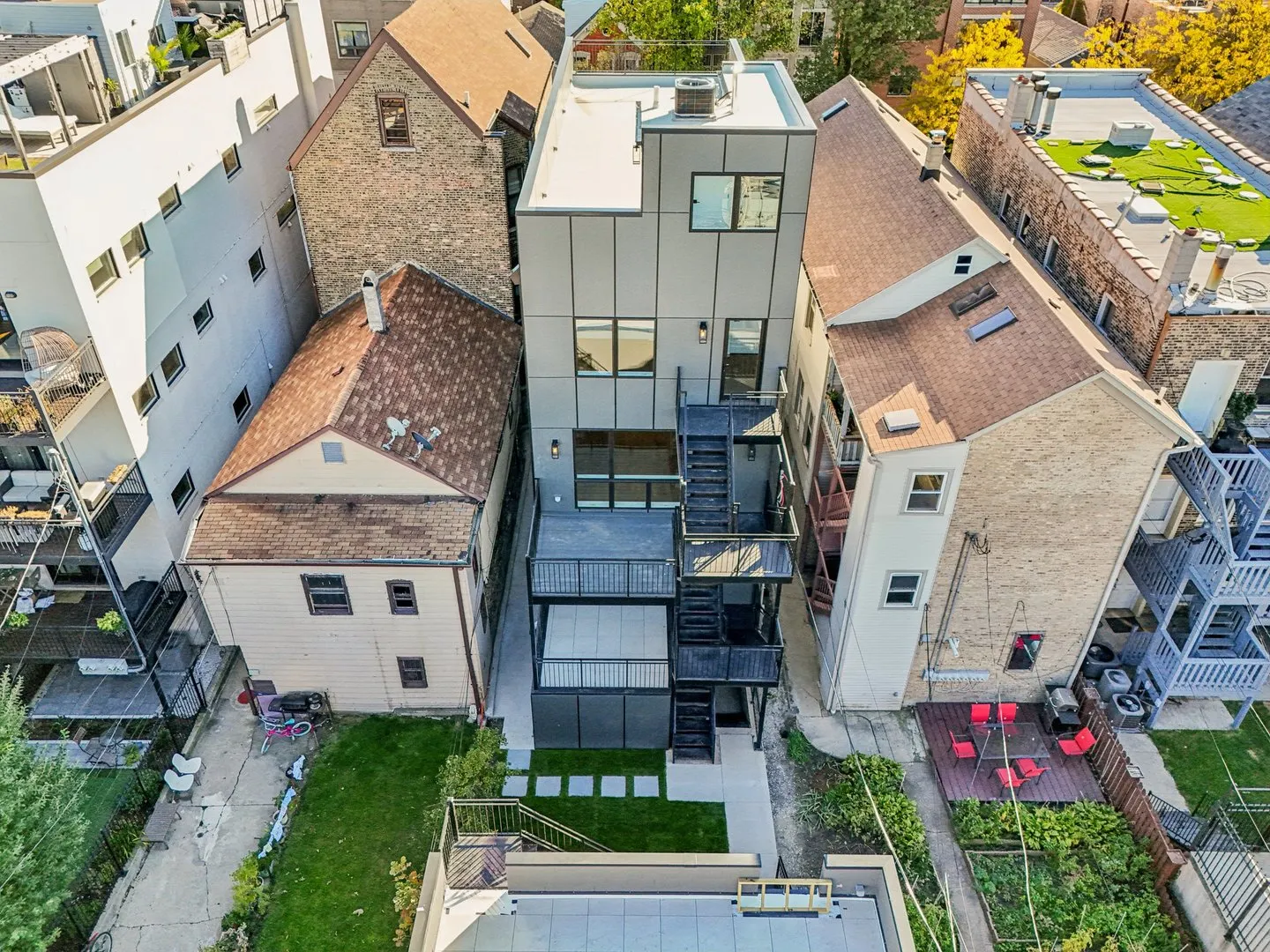 1536 W Chestnut Street B IL