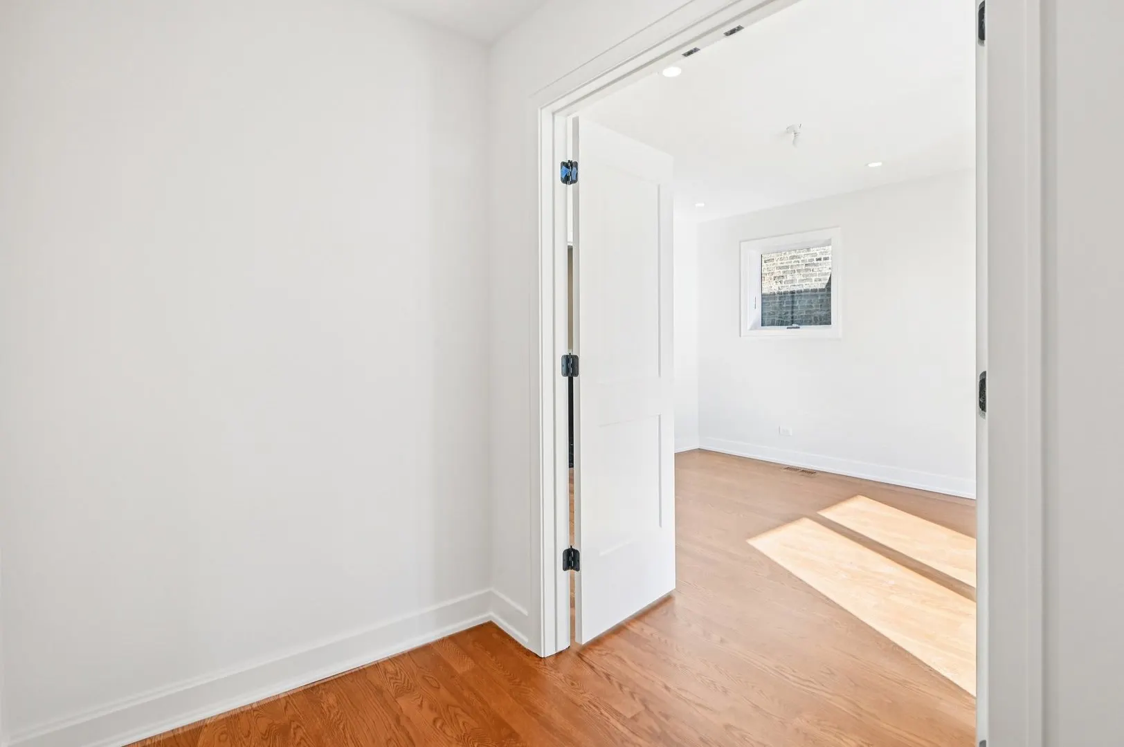 1536 W Chestnut Street B IL