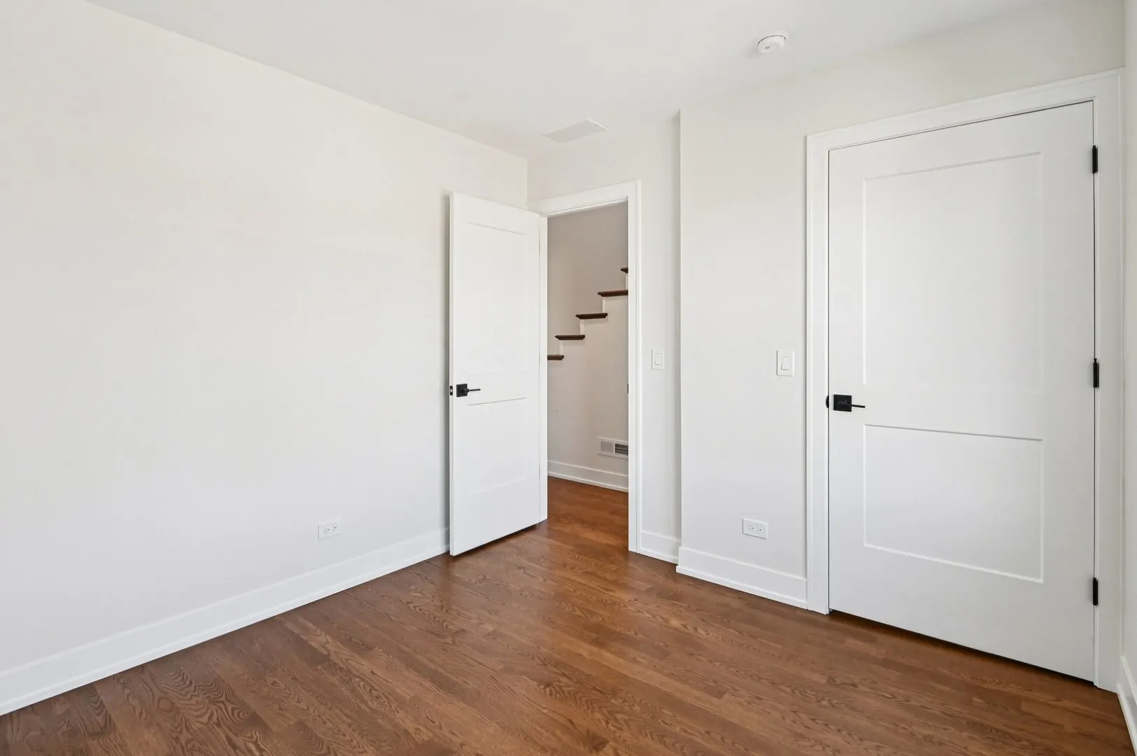 1536 W Chestnut Street B IL