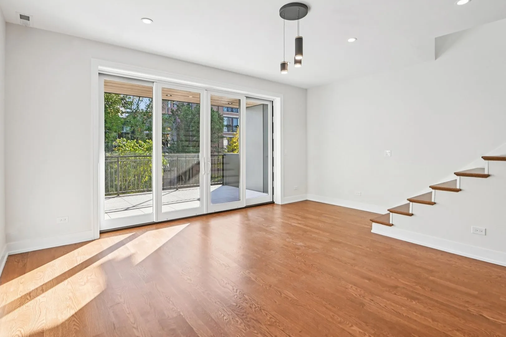 1536 W Chestnut Street B IL