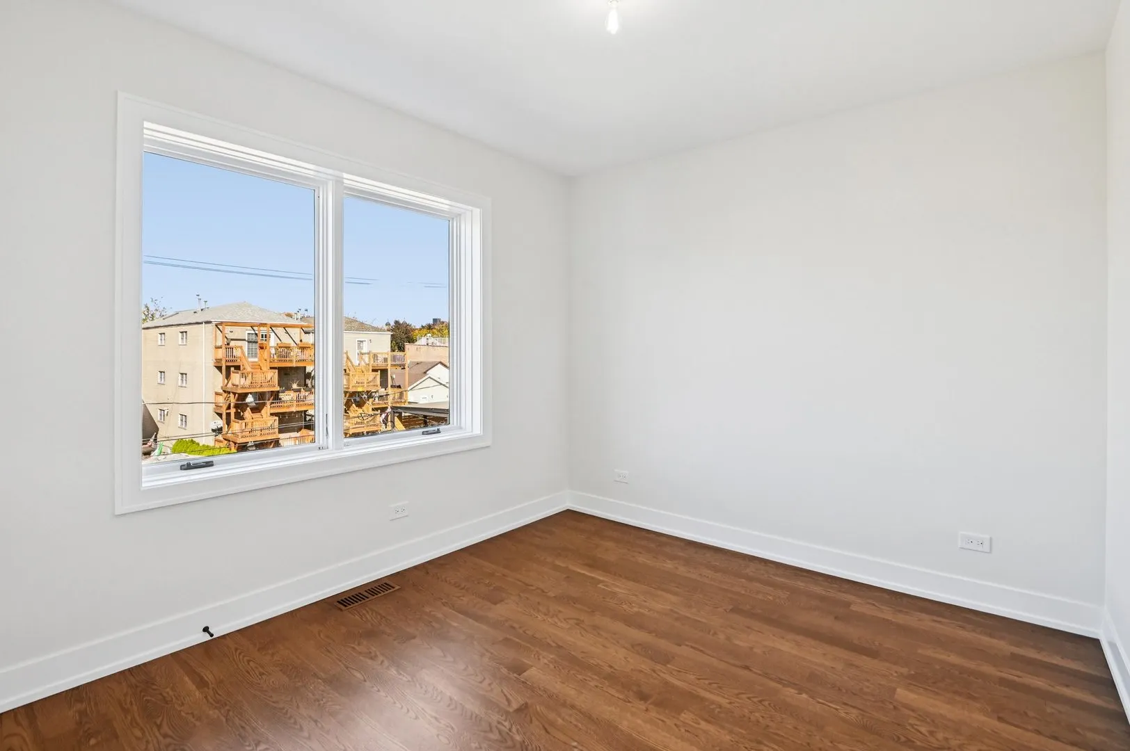 1536 W Chestnut Street B IL