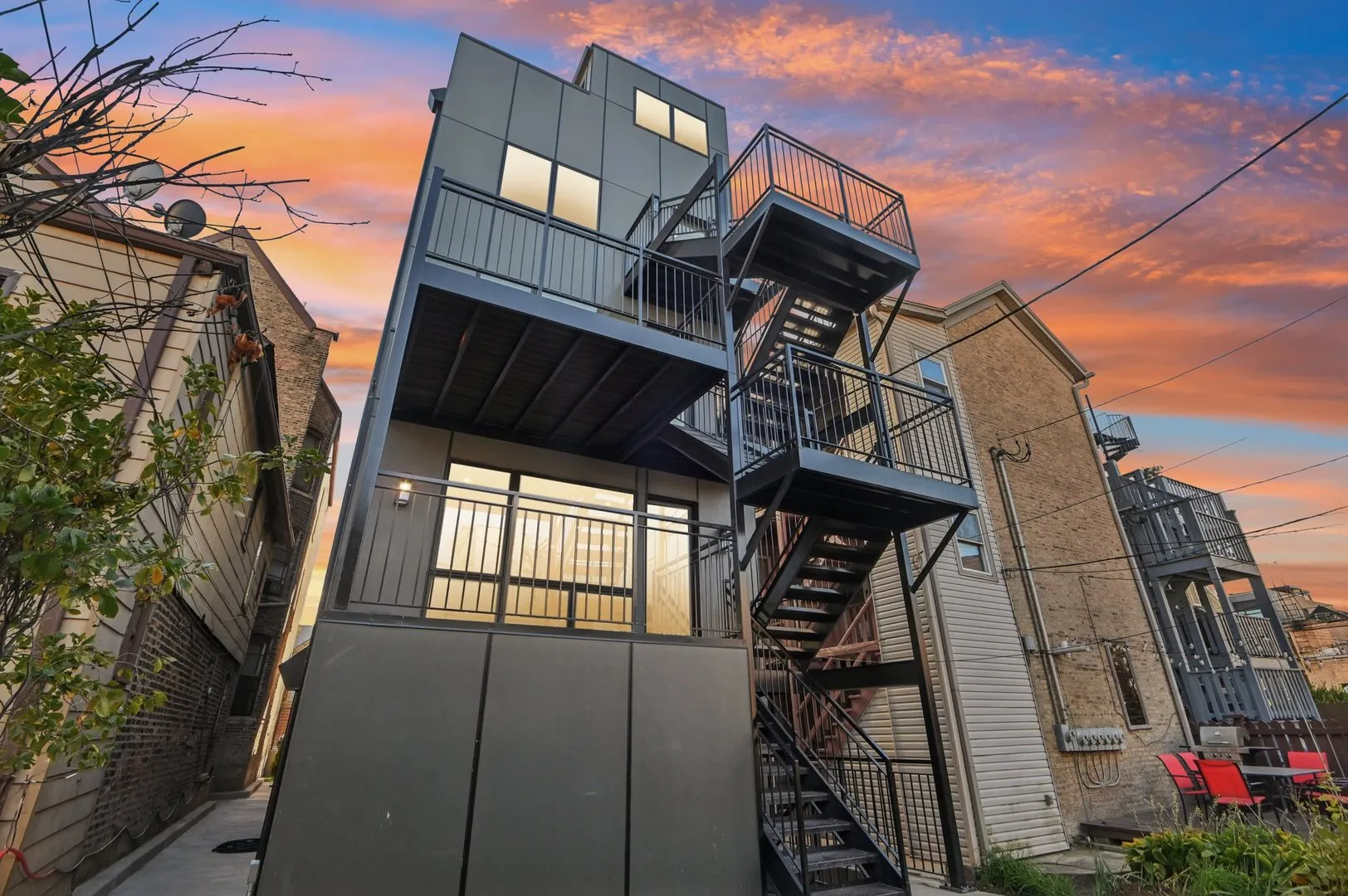 1536 W Chestnut Street B IL