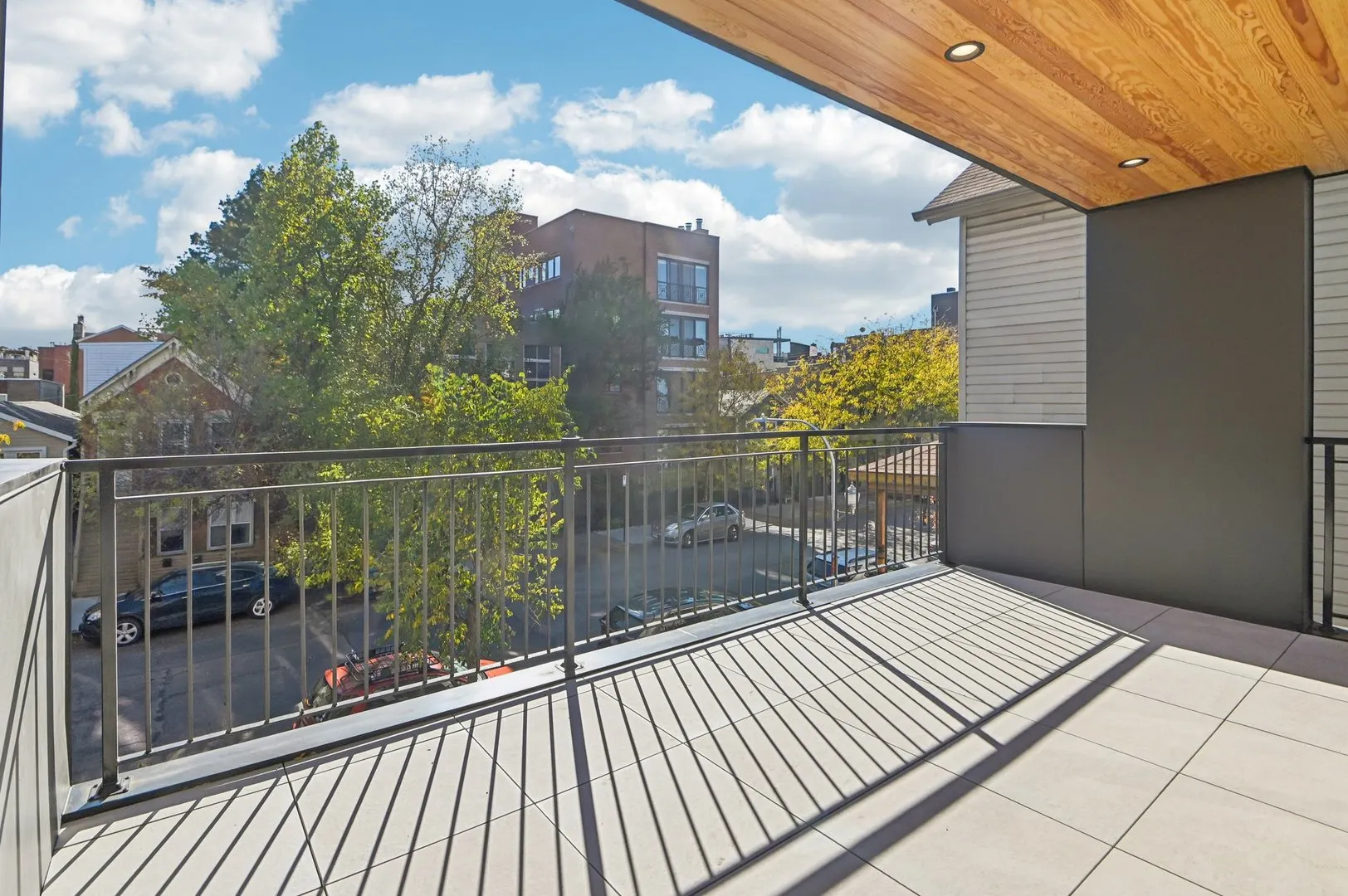 1536 W Chestnut Street B IL