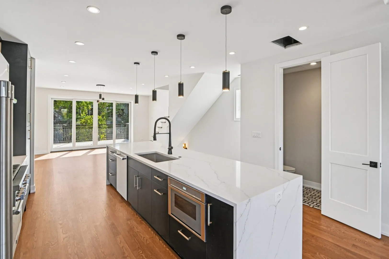 1536 W Chestnut Street B IL