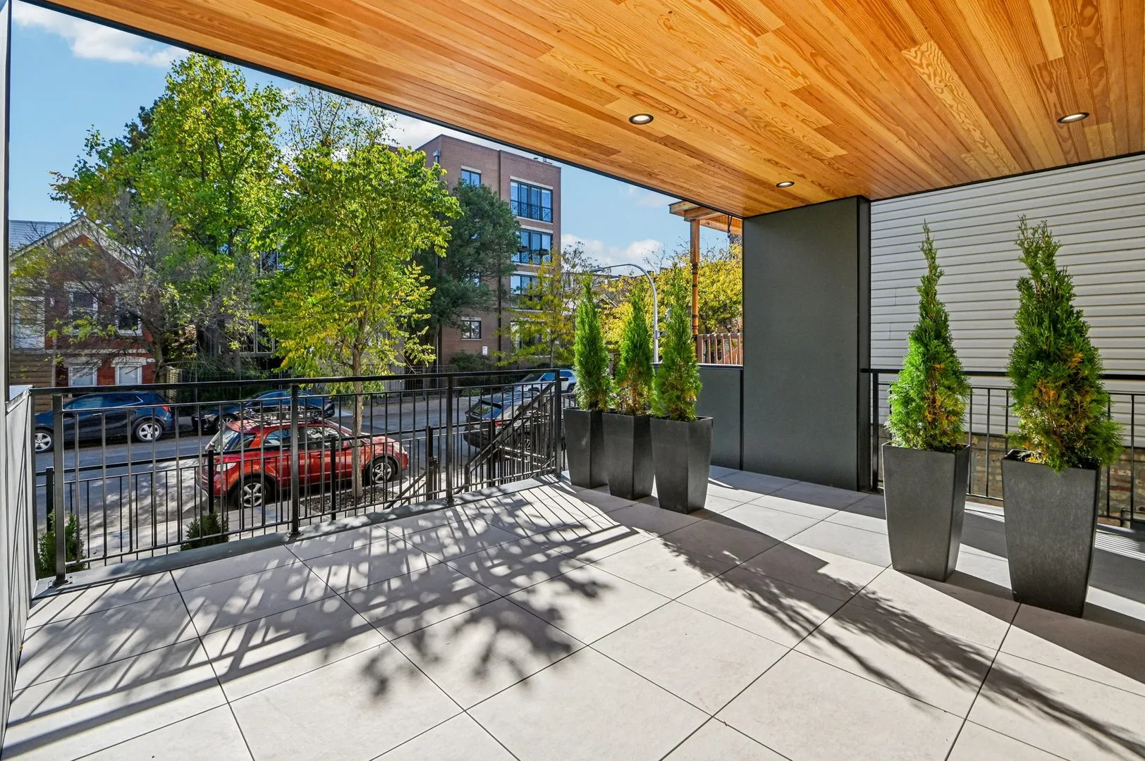 1536 W Chestnut Street B IL