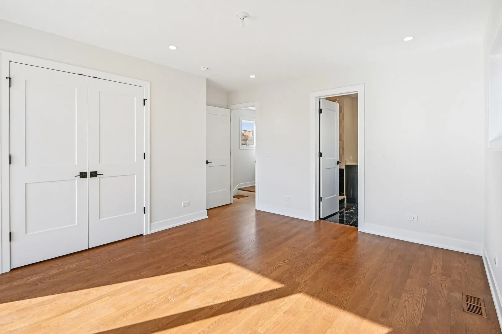 1536 W Chestnut Street B IL