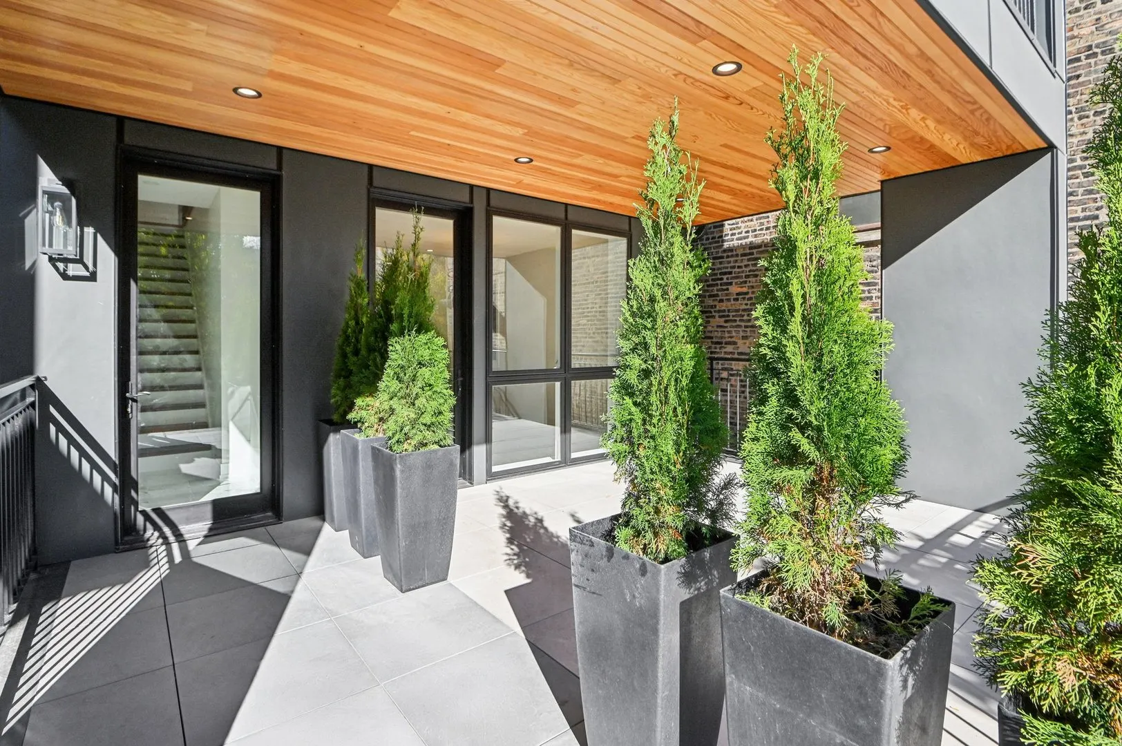 1536 W Chestnut Street B IL