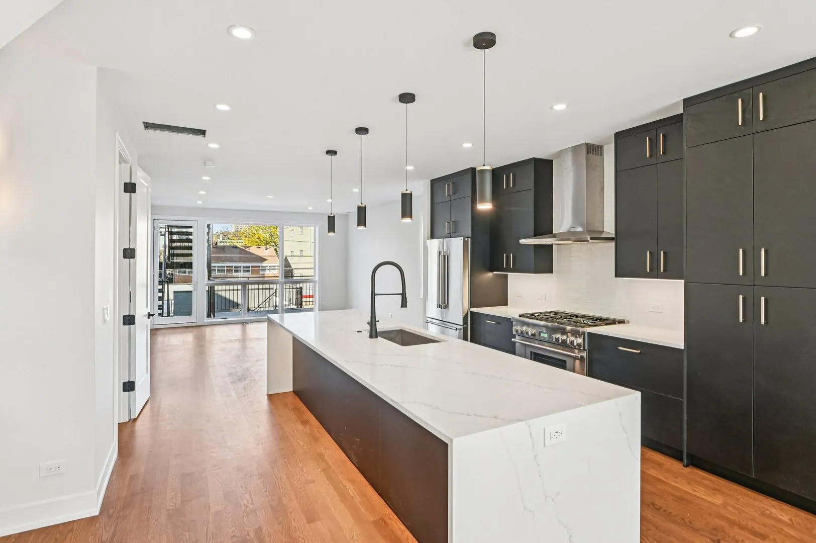 1536 W Chestnut Street B IL