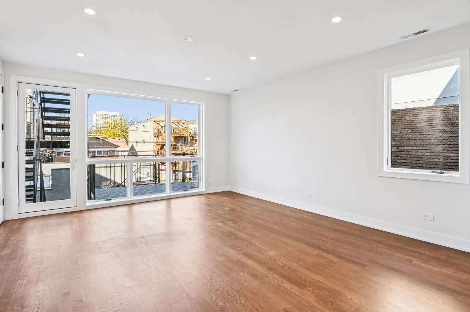 1536 W Chestnut Street B IL