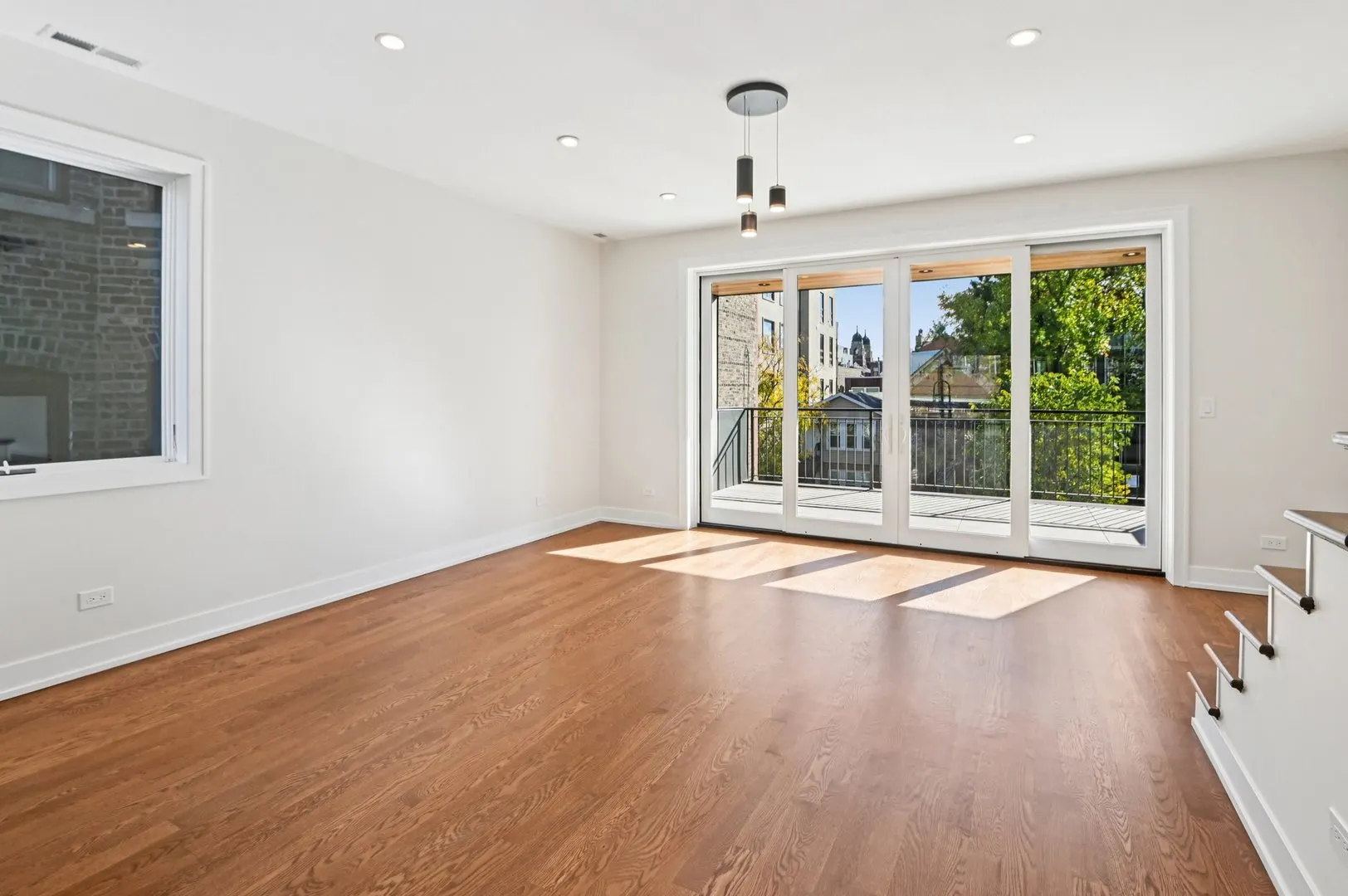 1536 W Chestnut Street B IL