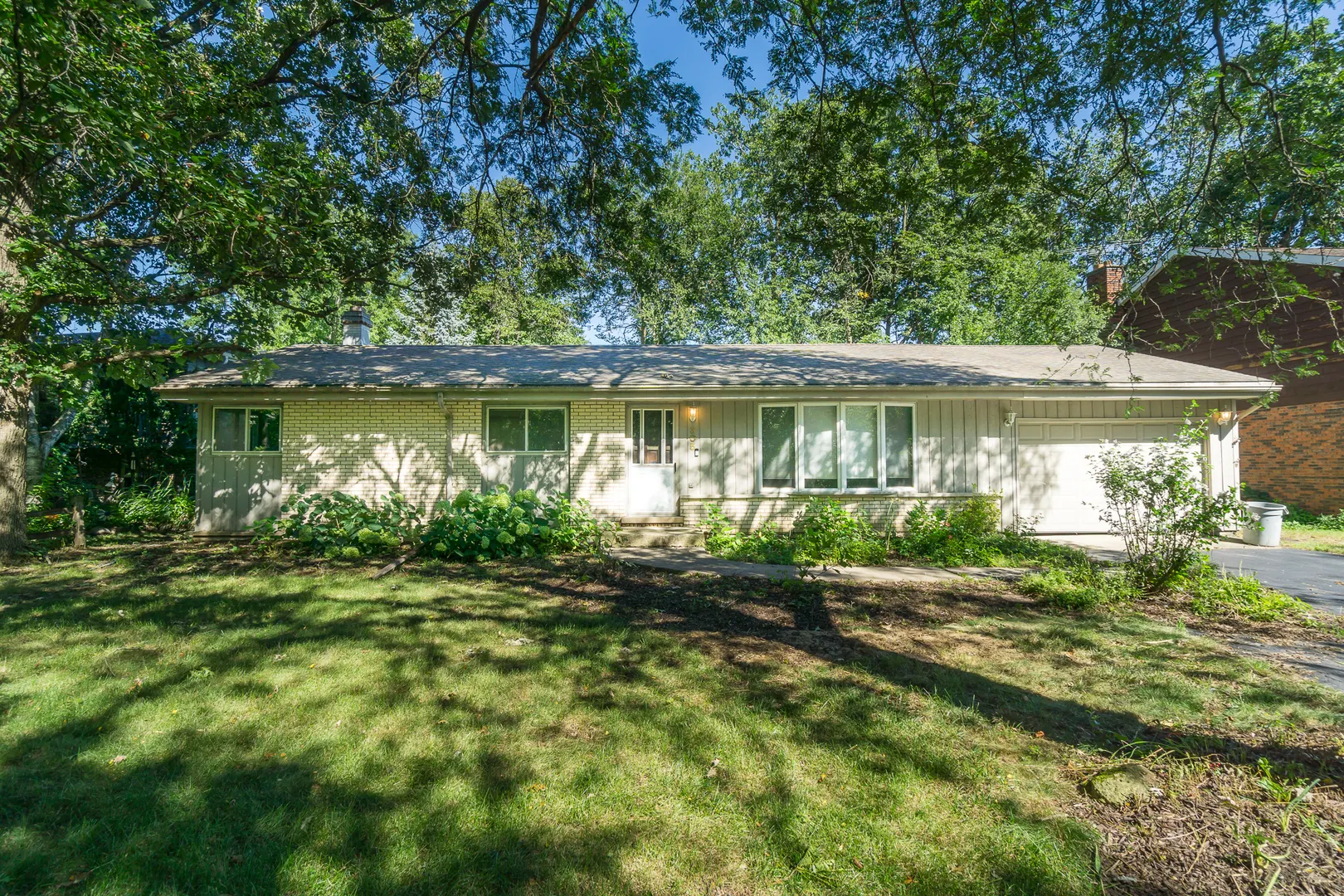 305 Montclare Lane IL