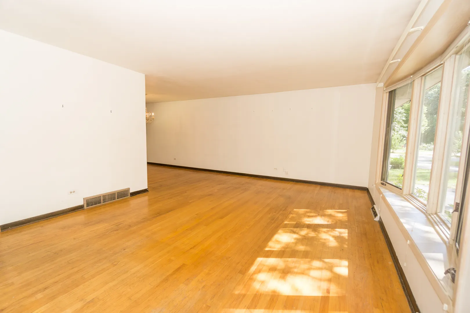 305 Montclare Lane IL