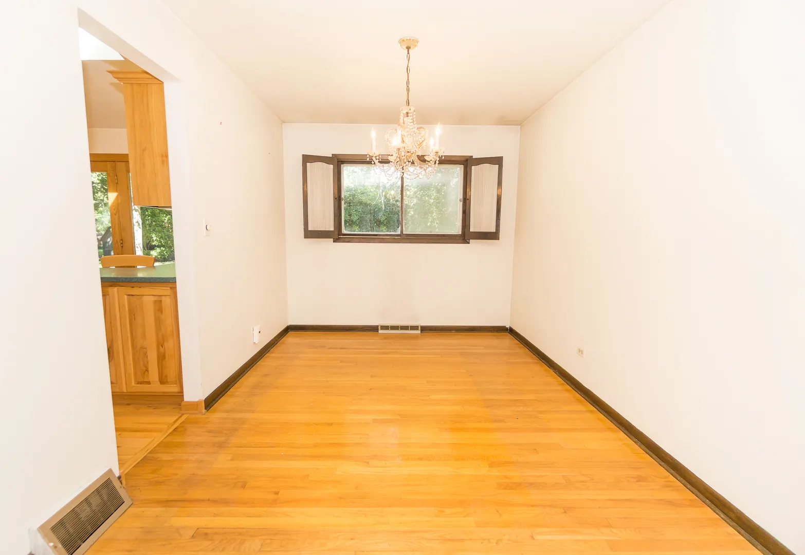 305 Montclare Lane IL