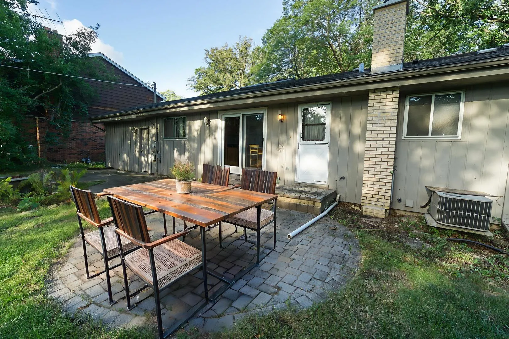 305 Montclare Lane IL