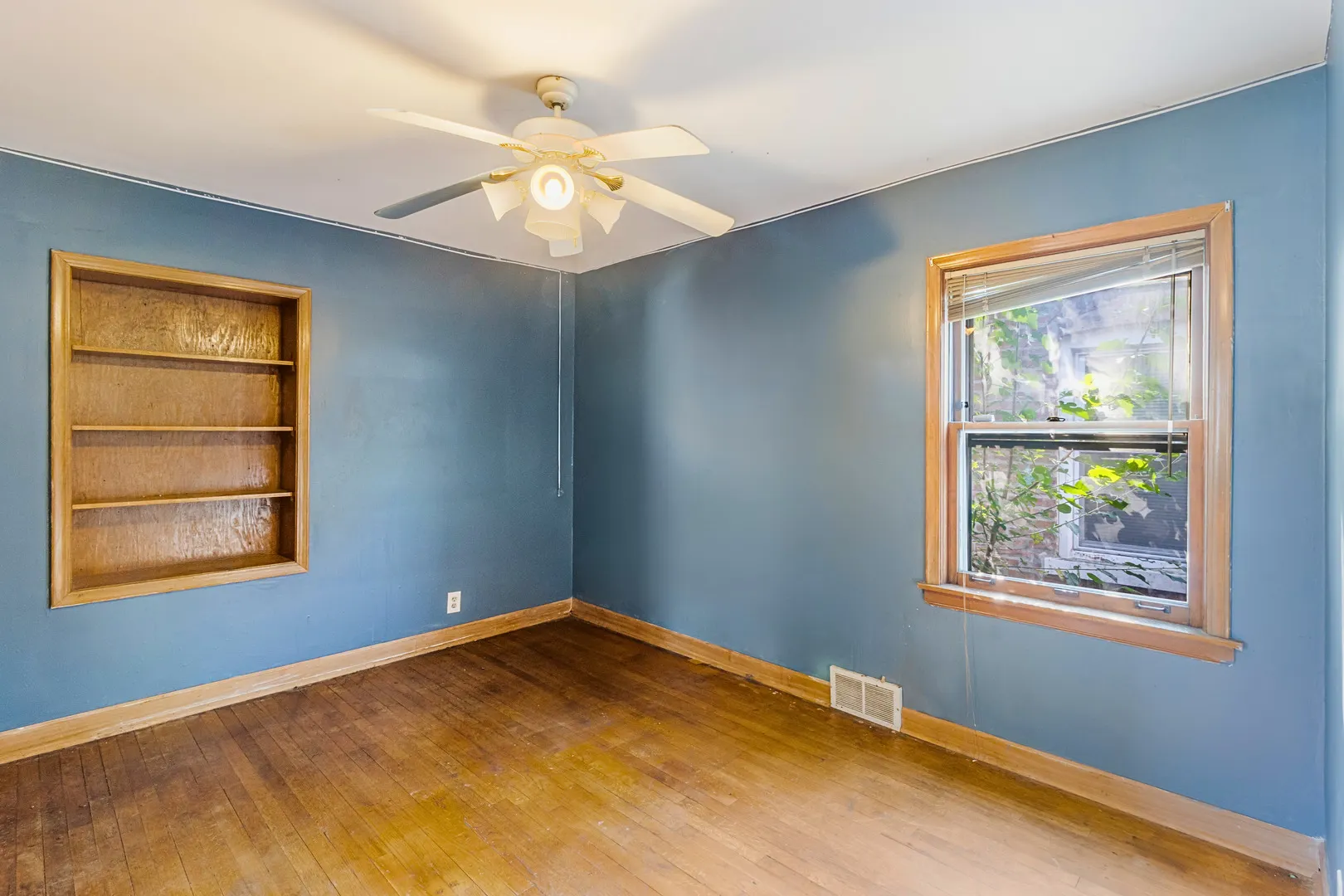 8801 S CLYDE Avenue IL