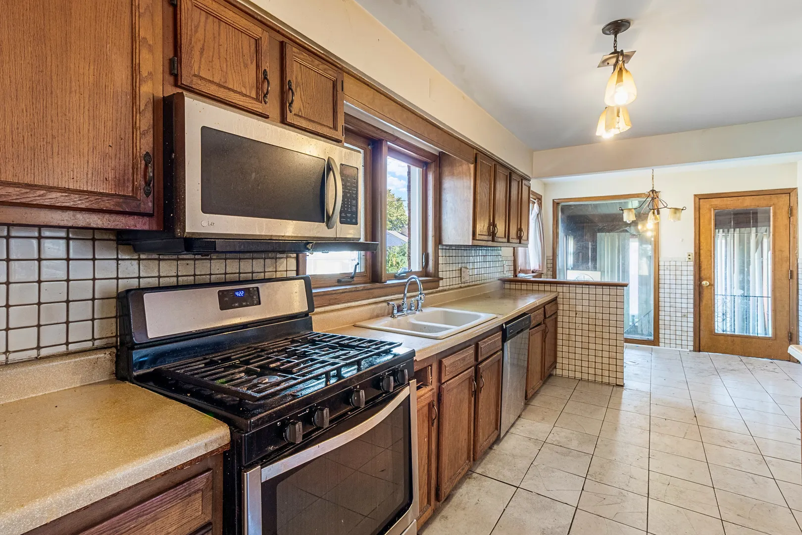 8801 S CLYDE Avenue IL