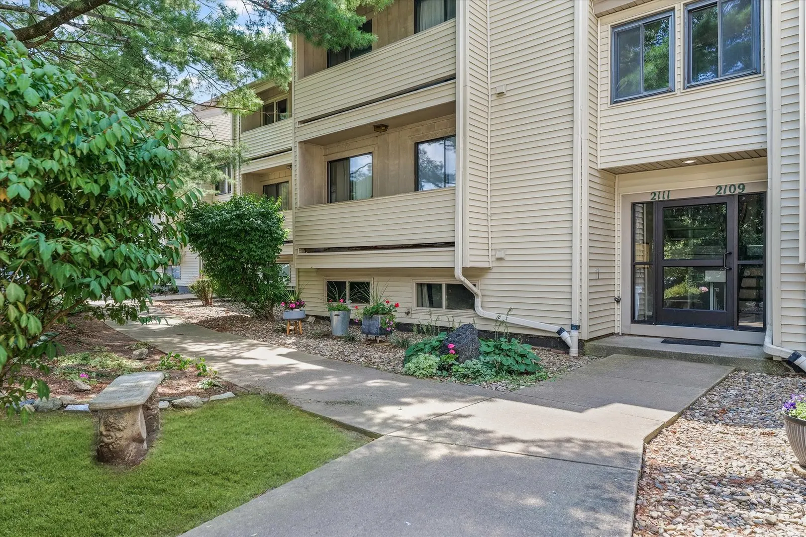 2111 MELROSE Drive 2111A IL