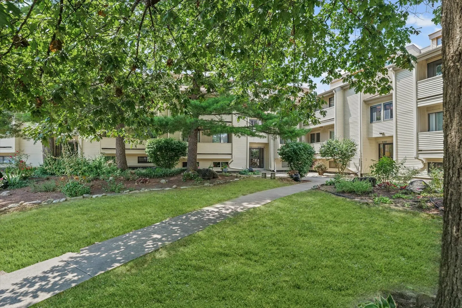 2111 MELROSE Drive 2111A IL