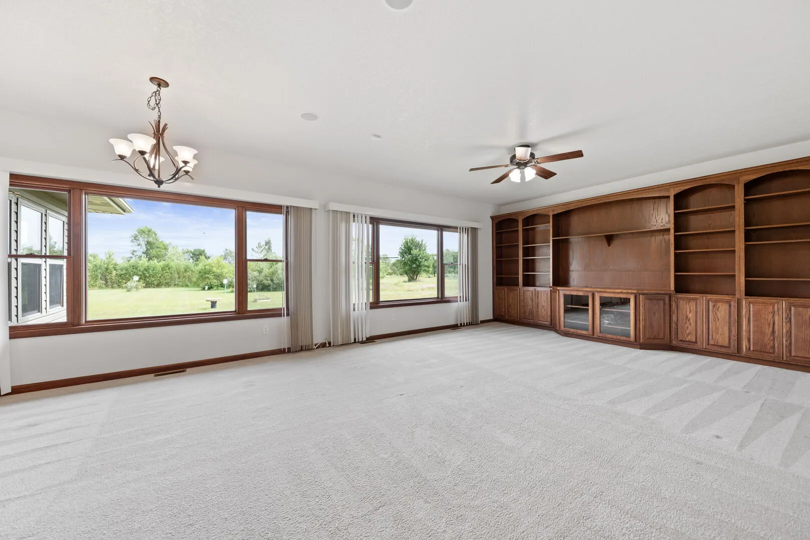 2745 S Hieland Road IL