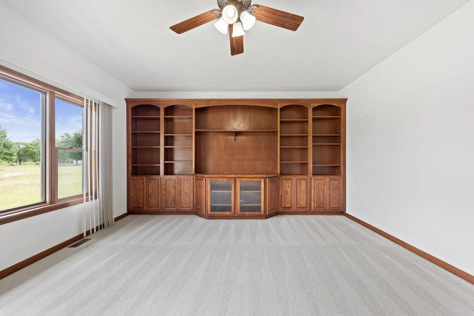 2745 S Hieland Road IL