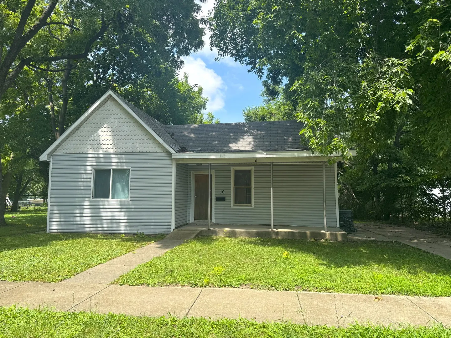 610 E Columbia Avenue IL