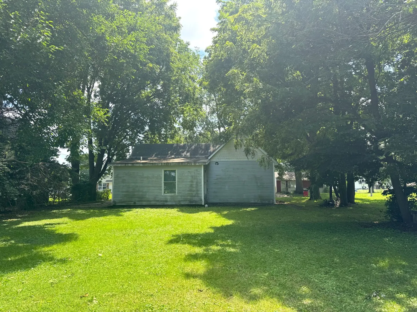 610 E Columbia Avenue IL