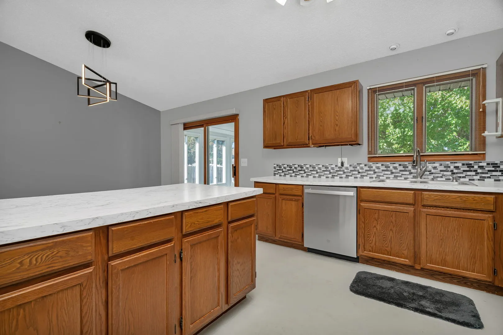 641 N Jackson Avenue IL