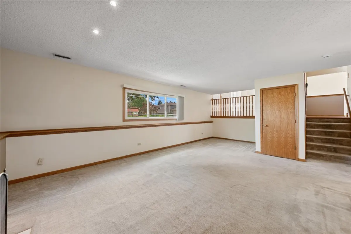 2533 WATERFORD Drive IL