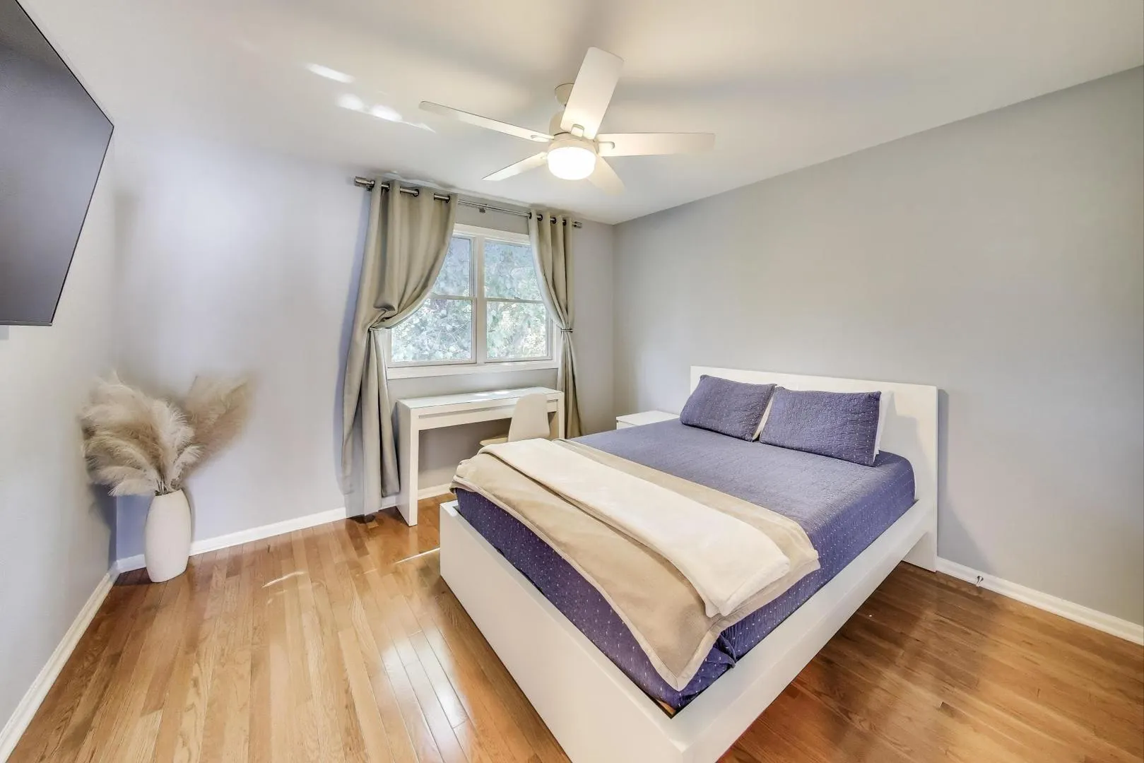1800 W Diversey Parkway D IL