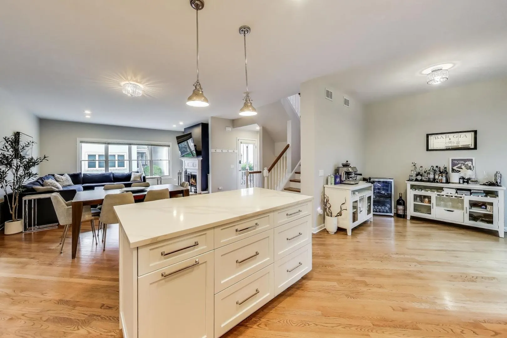 1800 W Diversey Parkway D IL
