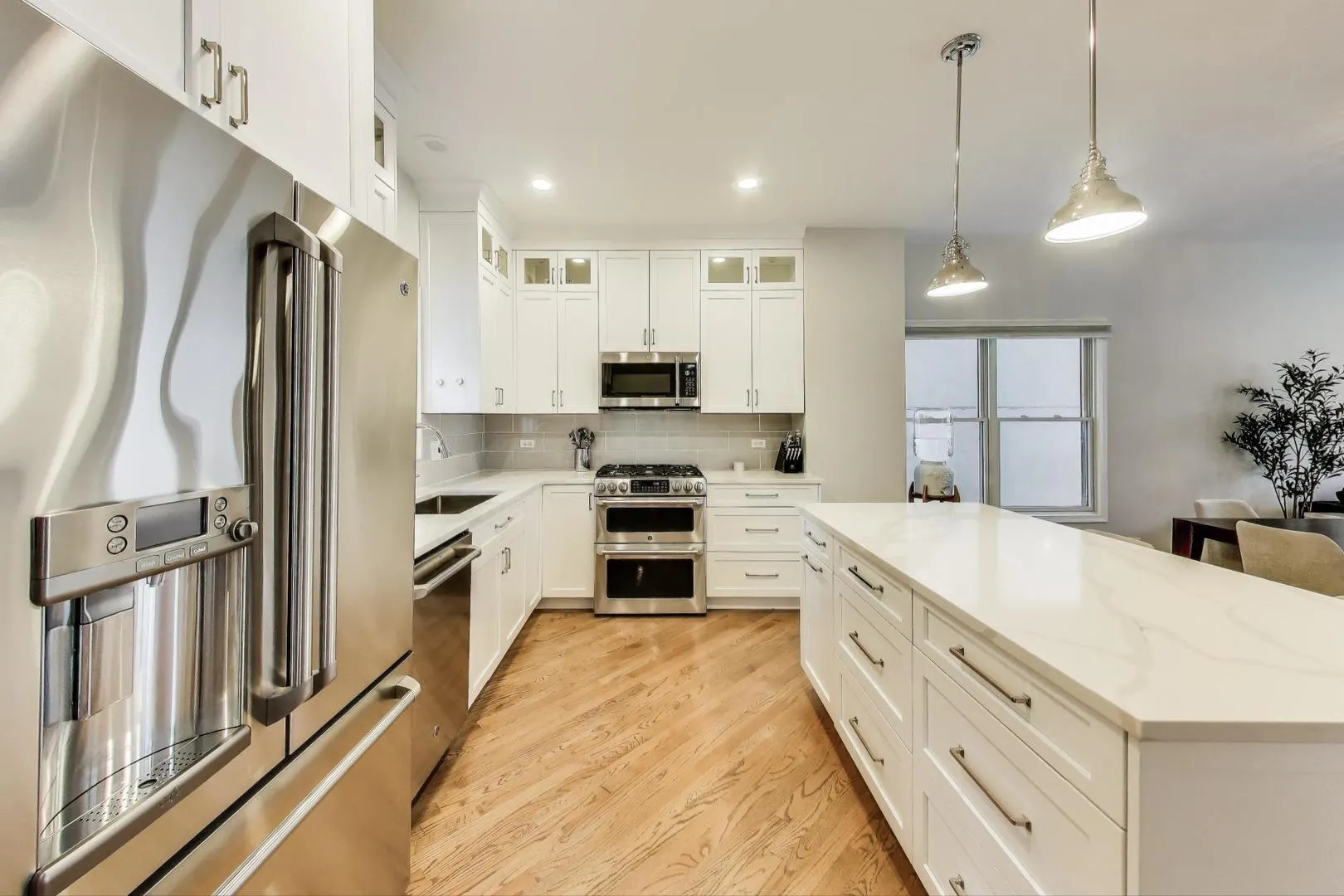 1800 W Diversey Parkway D IL