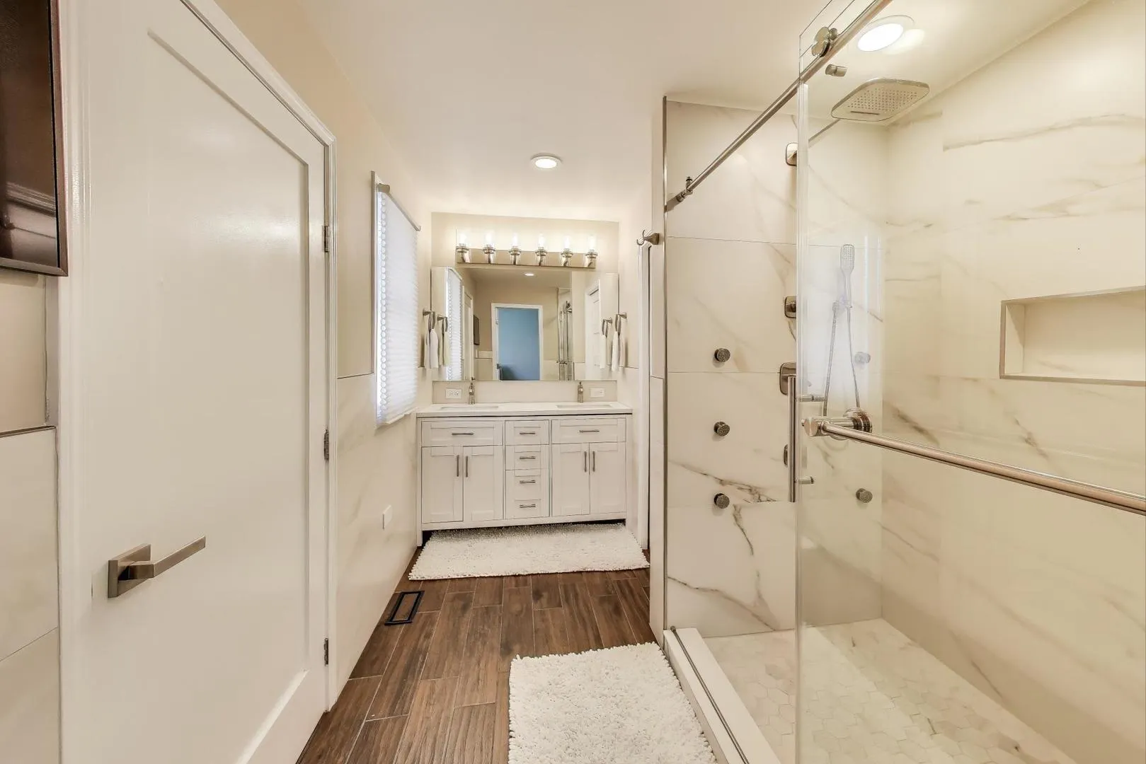 1800 W Diversey Parkway D IL