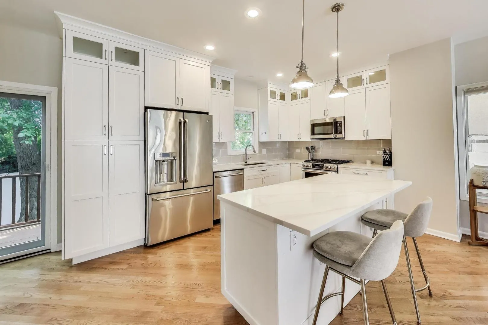 1800 W Diversey Parkway D IL