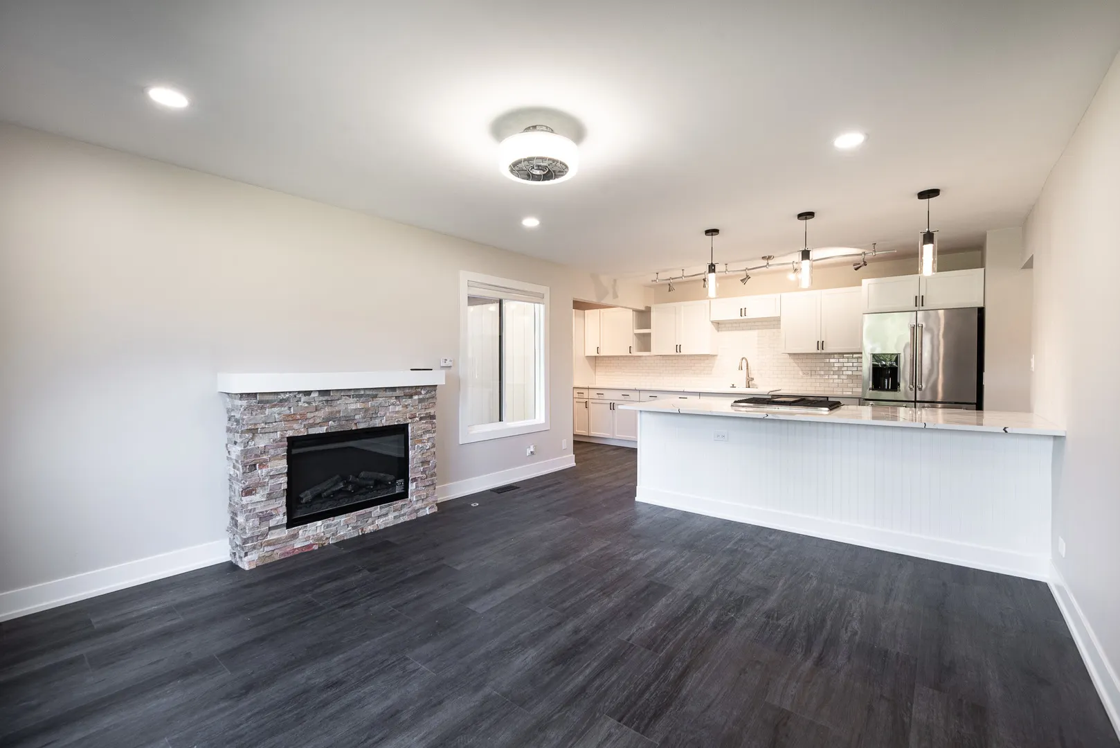 1325 Fairfax Lane IL