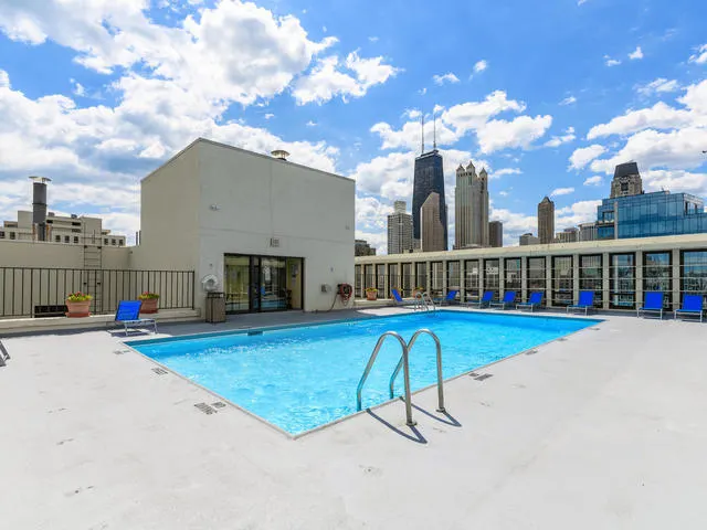 1 E Scott Street 404 IL