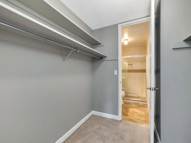 1 E Scott Street 404 IL